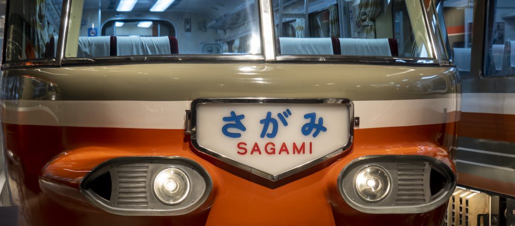ロマンスカーミュージアムの展示車両：躍動感のある美しさ——3100